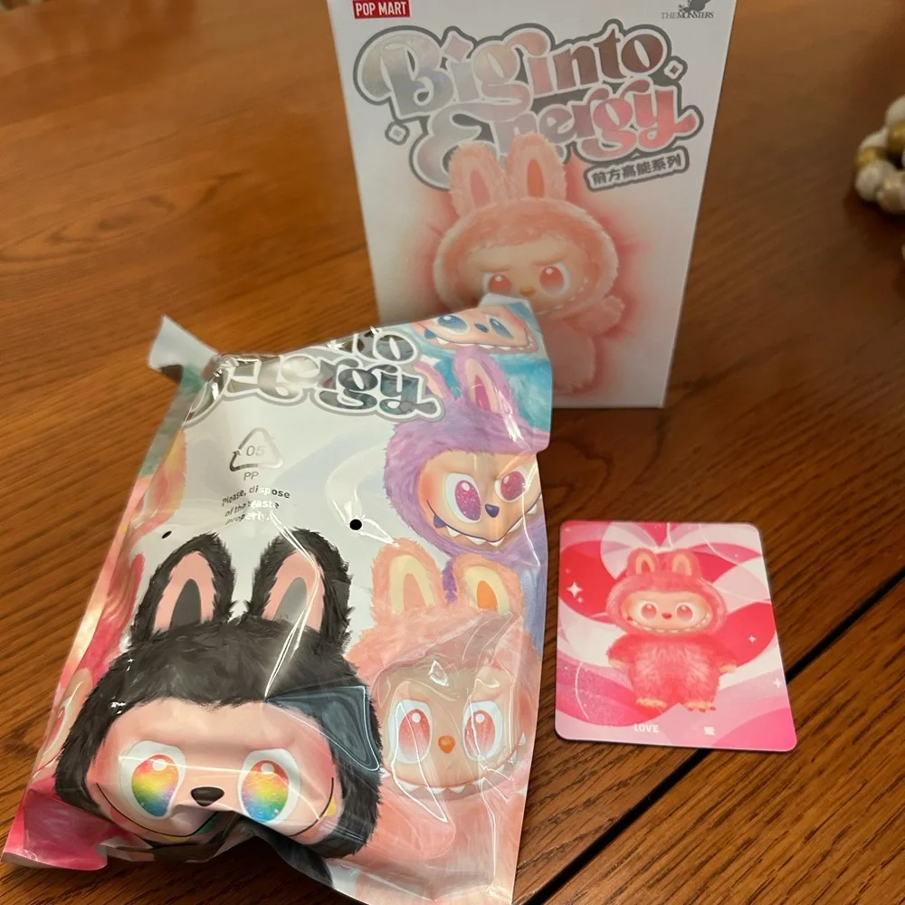 Big Into Energy Love Labubu - Picture 2 of 6